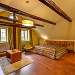 Hotel Edward Kelly 3*