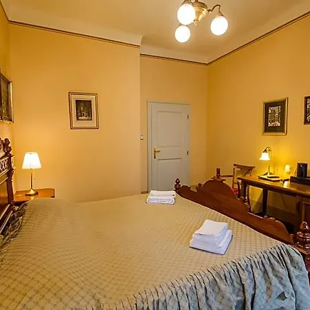Edward Kelly Otel 3*