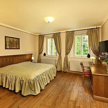 Hotel Edward Kelly Hotell