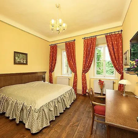 Hotell Hotel Edward Kelly 3*