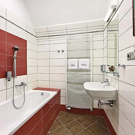 Hotel Edward Kelly 3*
