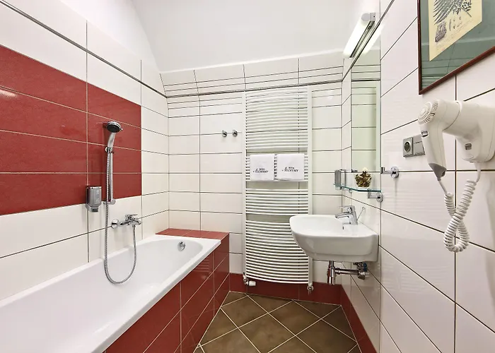 Hotel Edward Kelly 3*