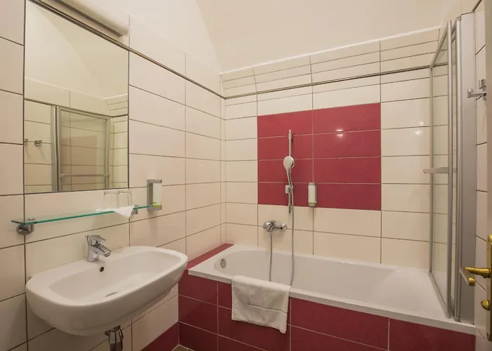 Hotel Edward Kelly 3*