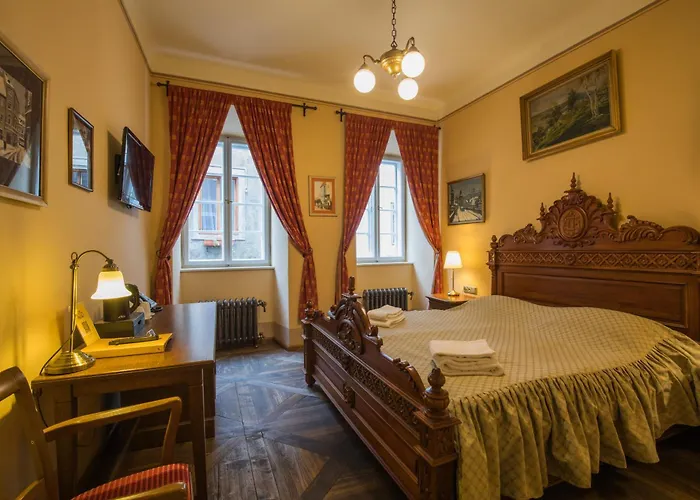Hotel Edward Kelly Hotell 3*