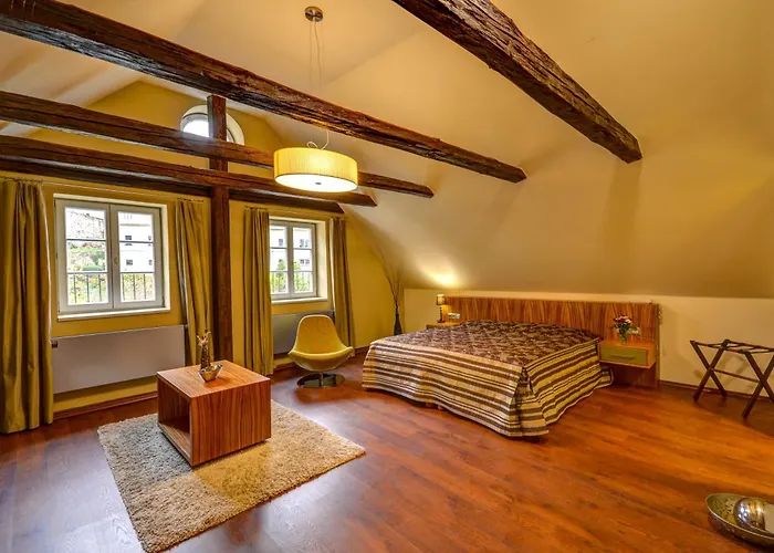 Hotel Edward Kelly 3*